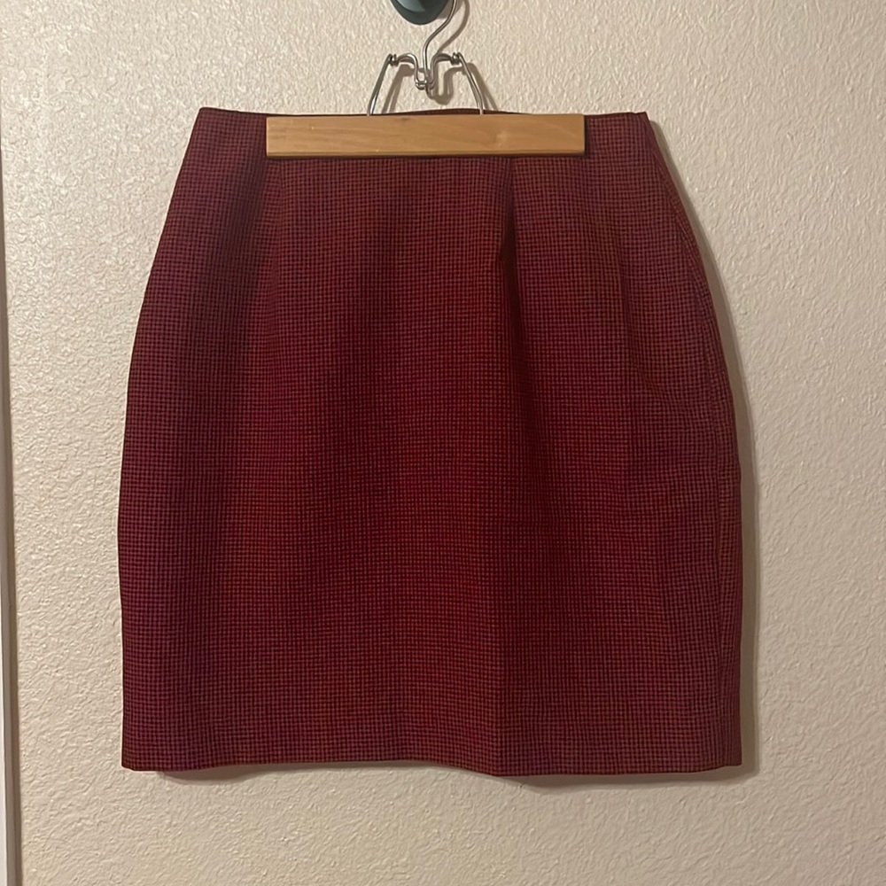 Red and black houndstooth skirt